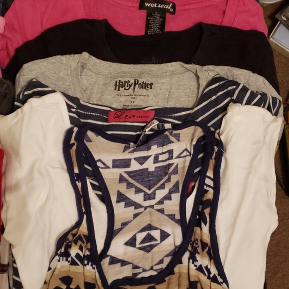 *** SOLD**XS Bundle deal!! 20 pieces of clothing!! - Picture 6 of 15